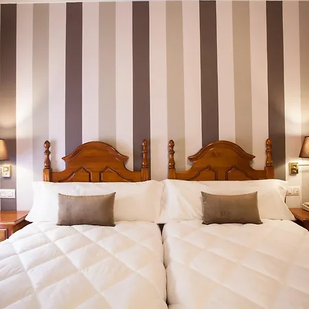 Los Cazadores Hotel *