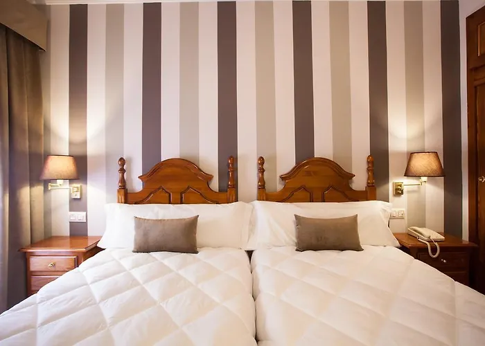 Los Cazadores Hotel *