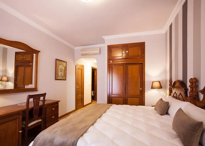 Los Cazadores Hotel *