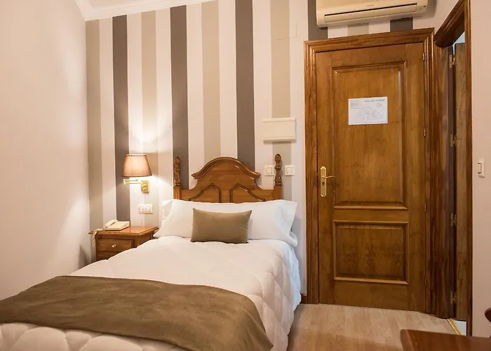 Los Cazadores Hotel *