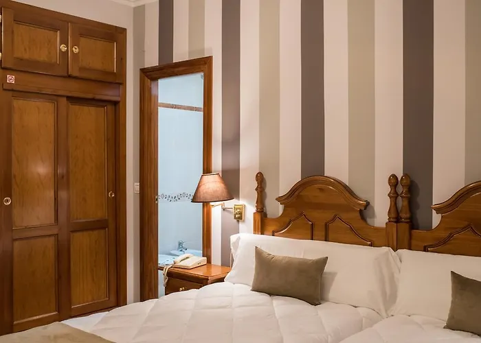 Los Cazadores Hotel *